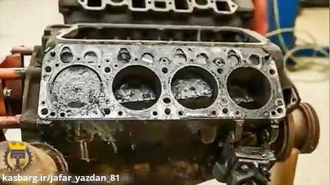 باز سازی موتور V8