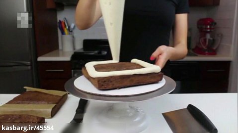 تزئین کیک باسس شکلات و گردو