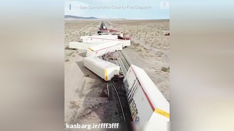 برخورد قطار با شن وماسه در صحرای نزدیک کالیفرنیا