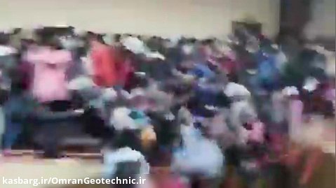 صبح امروز در بولیوی، دانشجویان پس از فروپاشی از نرده های دانشگاه سقوط کردند
