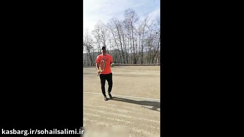 آموزش پرتاپ توپ تنیس در زدن ضربه سرویس