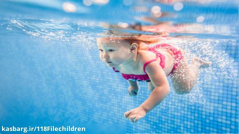 فیلم آموزش شنا|آموزش شنا|ورزش شنا|شنا کرال سینه( نحوه ریختن ترس کودکان از آب )