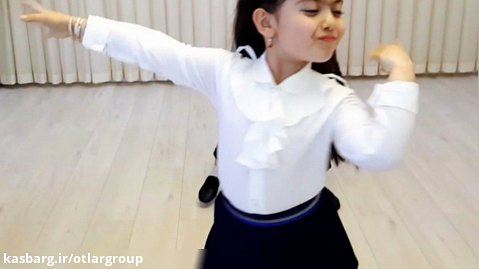 رقص آذری بسیار زیبای السانای ۷ ساله و امیرحسین ۱۰ ساله از گروه اوتلار، بینظیرن