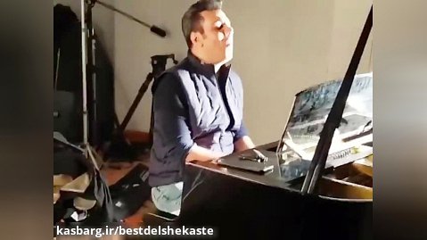 اجرای زنده گرشا رضایی با آهنگ دنیامی همراه با پیانونوازی