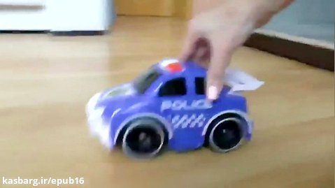 ماشین بازی کودکانه با سنیا /  گیر افتادن ماشین پلیس در شن و ماسه