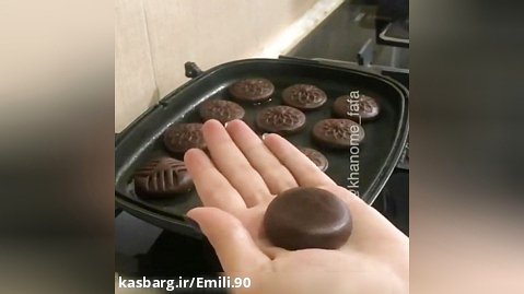 کوکی شکلاتی تابه ای(کپشن)