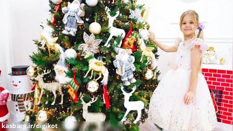 دیانا و روما به مادر کمک می کنند تا درخت کریسمس را تزئین کند - قسمت 75