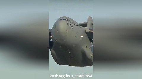 تصویری جالب از بسته شدن ارابه های فرود هواپیمایC-17 Globemaster  lll