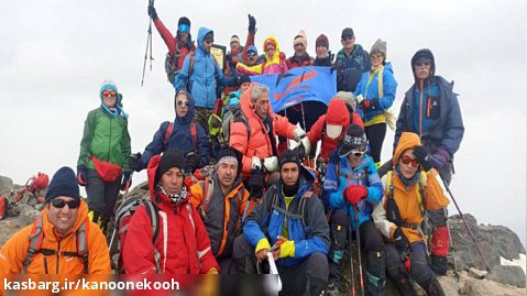 صعود تیم سیمرغ باشگاه کانون کوه به قله  برف انبار بام استان قم