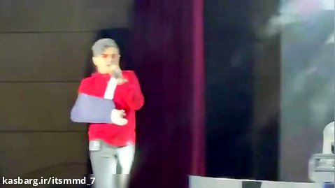 اجرای اهنگ "بوی بارون" توسط محسن ابراهیم زاده در کنسرت تهران